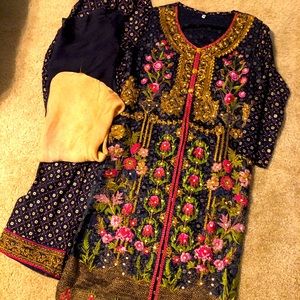Indian Pakistani bangali embroidery dress brand new in medium size